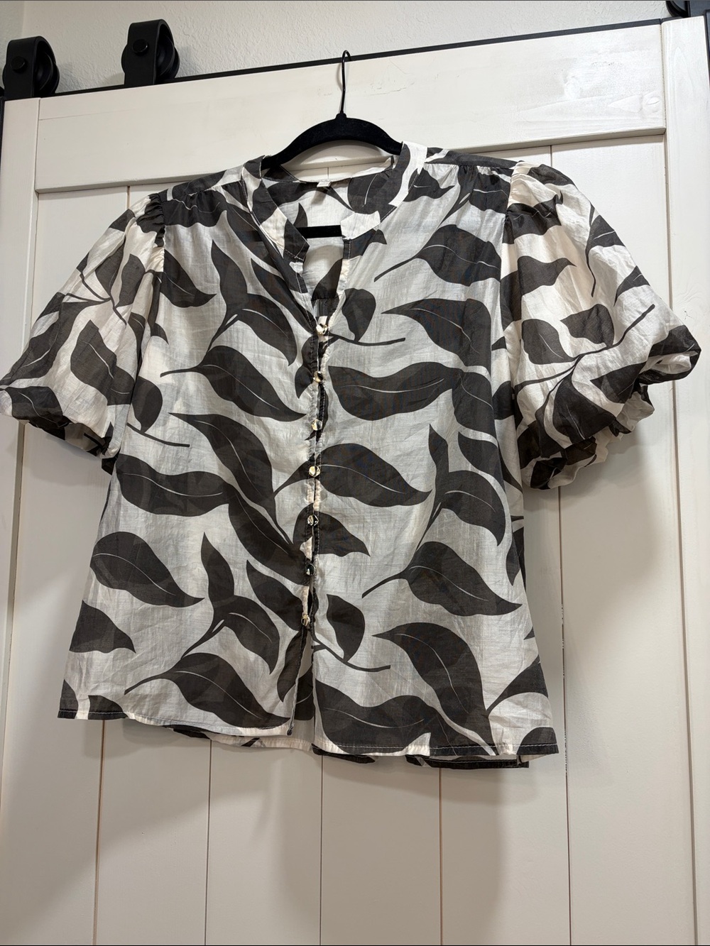 Black and White Leaf-Print Puff Sleeve Blouse
